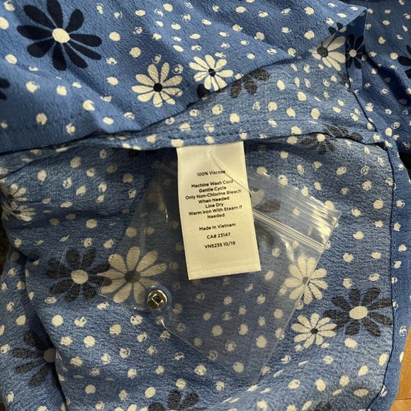 NWT Talbots Poet Sleeve Wrap Top Flowers & Dots - Picture 9 of 9